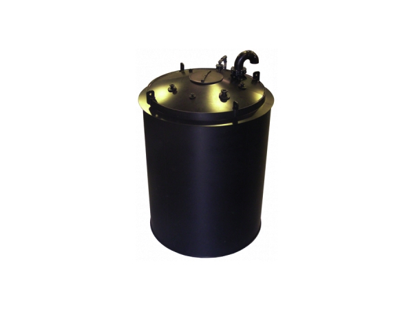 Storage tanks with flat bottom